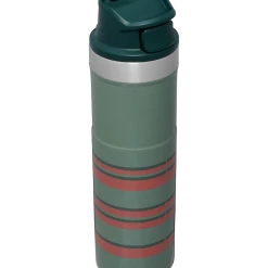 Promo 😉 Stanley The Vintage Loom Trigger-Action Travel Mug | 20 OZ ✨ -SWEESE Salles B2B Web PNG The Trigger Action Travel Mug 20OZ Heritage Stripe Hero Back