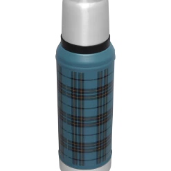 Outlet 🥰 Stanley The Vintage Loom Legendary Classic Bottle | 1.0 QT 👍 -SWEESE Salles B2B Web PNG The Vintage Loom Classic Bottle 1 0QT Balsam Plaid Hero Back