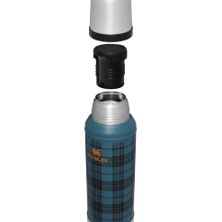 Outlet 🥰 Stanley The Vintage Loom Legendary Classic Bottle | 1.0 QT 👍 -SWEESE Salles B2B Web PNG The Vintage Loom Classic Bottle 1 0QT Balsam Plaid Hero Exploded