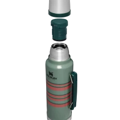 Hot Sale 🤩 Stanley The Vintage Loom Legendary Classic Bottle | 1.5 QT 🧨 -SWEESE Salles B2B Web PNG The Vintage Loom Classic Bottle 1 5QT Heritage Stripe Exploded